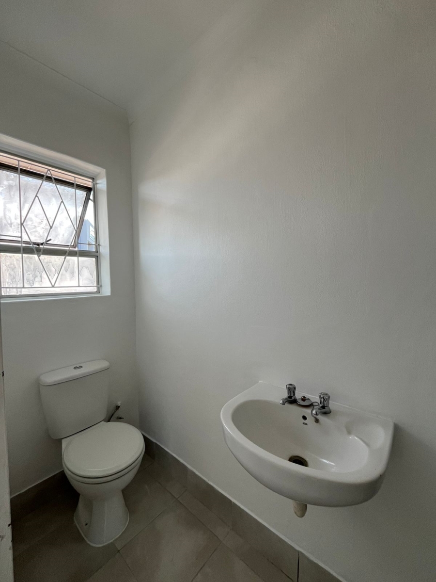To Let 1 Bedroom Property for Rent in Table View Western Cape